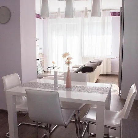 Plane Apartman *